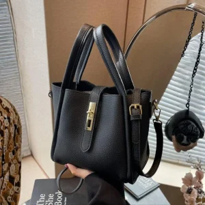 VAYLA™ - Elegant Enkel Retro Axelremsväska/Crossbody